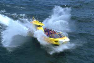 jetboat2.jpg (11582 bytes)